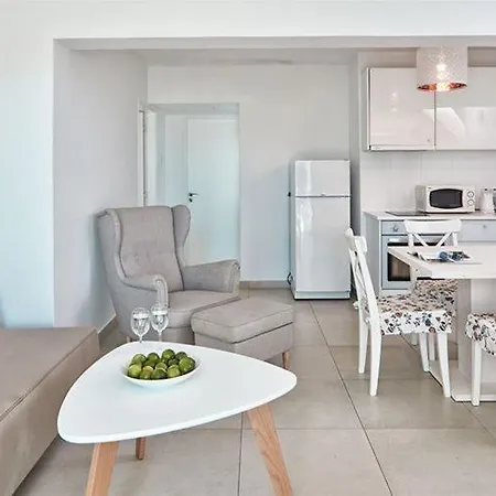Hotel apartamentowy So Ajia Napa